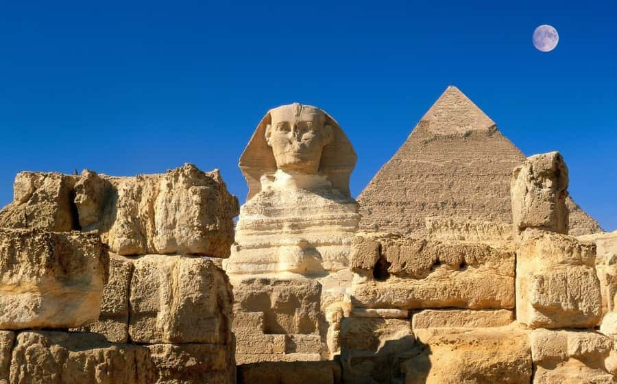From Hurghada: Pyramids and Egyptian Museum Tour & Boat Ride - Tahrir Square and the Egyptian Museum: where you get context fast