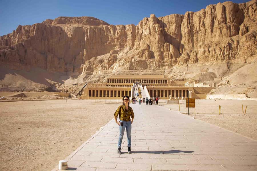 From Luxor: Guided Tour to East or West Banks with Lunch - Hatshepsut Temple and the Colossi of Memnon: Female Power and Stone Giants