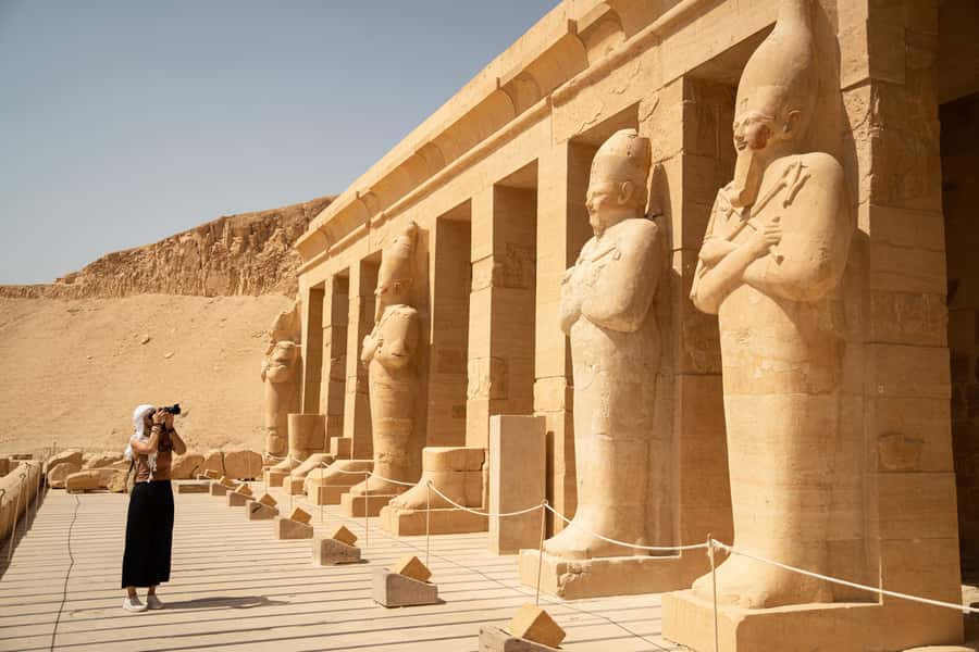 From Luxor: Guided Tour to East or West Banks with Lunch - Lunch Between Tombs and Temples, Plus What to Expect