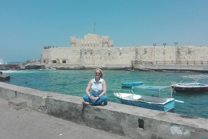 Full-Day Alexandria Private Guided Tour from Cairo with Lunch - Kom el Shoqafa catacombs: Roman tombs with real personality