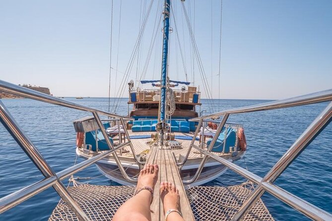 Full Day Boat Charter Rental in Sharm El Sheikh - Food and Drinks: Breakfast, Snacks, and a Seafood Buffet Lunch