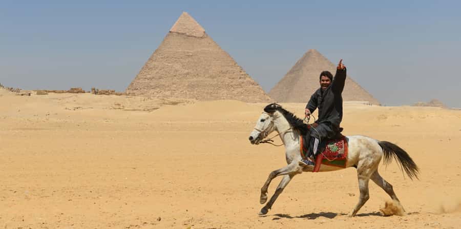 Giza: Arabian Horse Tour Around the Giza Pyramids - Getting to the Stables: A/C Comfort in Giza