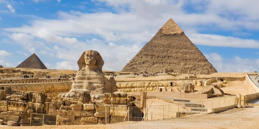 Giza: Arabian Horse Tour Around the Giza Pyramids - Great Sphinx From the Desert: The Approach Matters