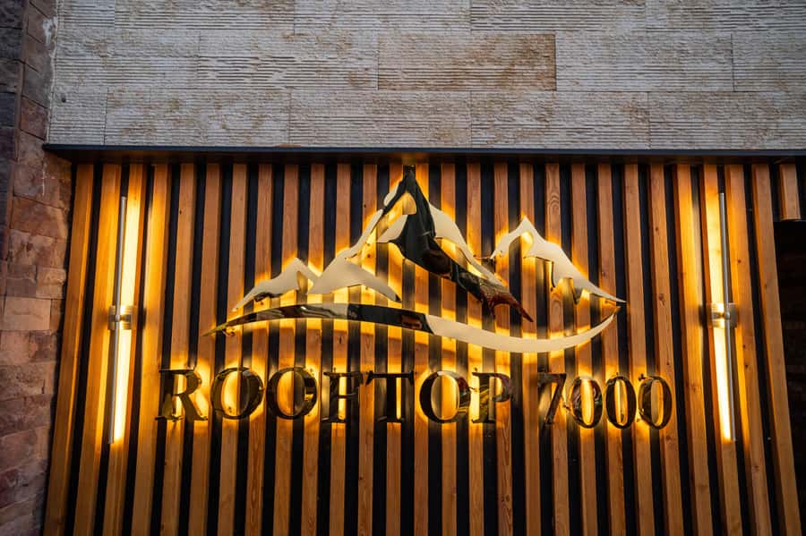 Giza: Dinner with Pyramids All Around You at Rooftop7000 - The “skip-the-line” separate entrance, and why it matters