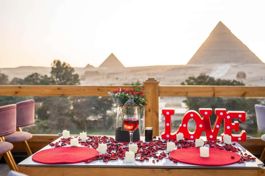 Giza: Dinner with Pyramids All Around You at Rooftop7000 - Who this dinner is best for, and who should think twice