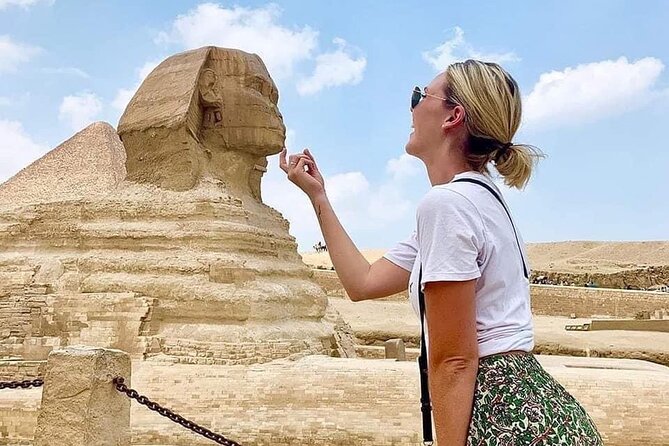 Guided tour to Pyramids of Giza, Sakkara & Memphis: Private Tour with Lunch - Lunch at a local restaurant, then Memphis museum time