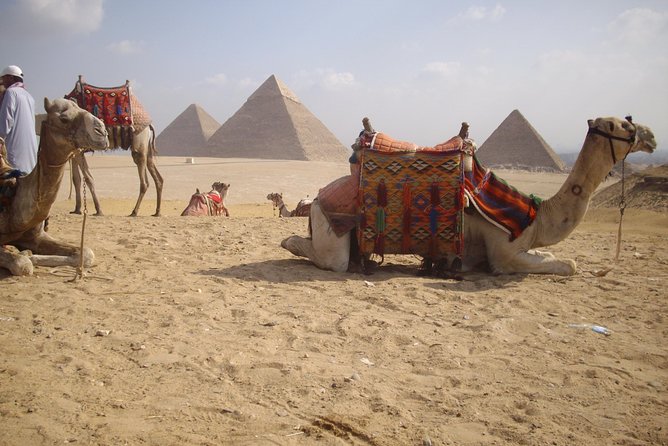 Half-Day Private tour to Pyramids of Giza and Sphinx - The skyline photo moment, and why timing matters