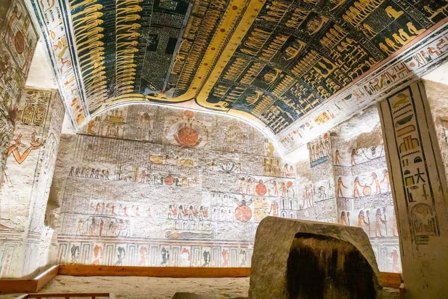 Hurghada: 2-Day Luxor Tour with Hotel, Balloon, & Boat Ride - Hatshepsut’s Mortuary Temple and the Colossi of Memnon photo stop