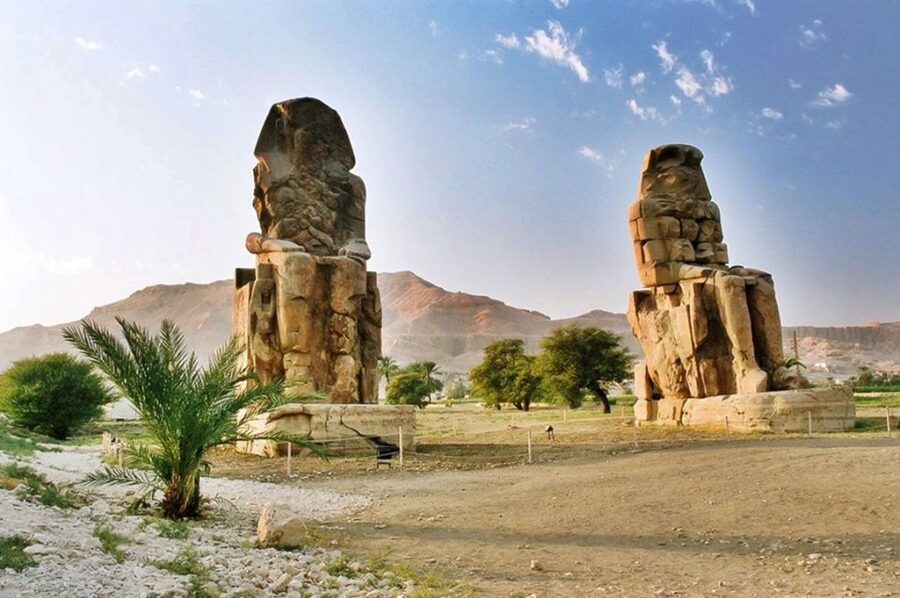 Hurghada: 2-Day Luxor Tour with Hotel, Balloon, & Nile Boat - Sunrise hot-air balloon: the one day that feels like a different planet