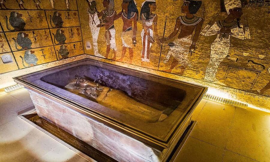 Hurghada: 2-Day Luxor Tour with Hotel, Balloon, & Nile Boat - Valley of the Kings: tomb visits and the King Tut option