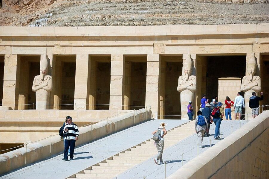 Hurghada: 2-Day Luxor Tour with Hotel, Balloon, & Nile Boat - Karnak Temple Complex: the scale makes sense with a good guide