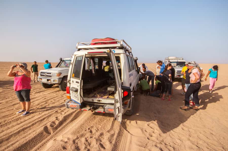 Hurghada: 6-Hour Jeep Desert Safari, Dinner, and Show - Quad Bike Time, Helmet Safety, and Driving Rules