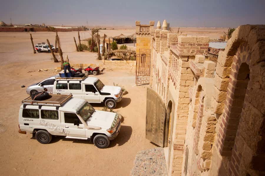 Hurghada: 6-Hour Jeep Desert Safari, Dinner, and Show - Dinner by Bonfire, Traditional Bedouin Food, and the Sahara Park Show