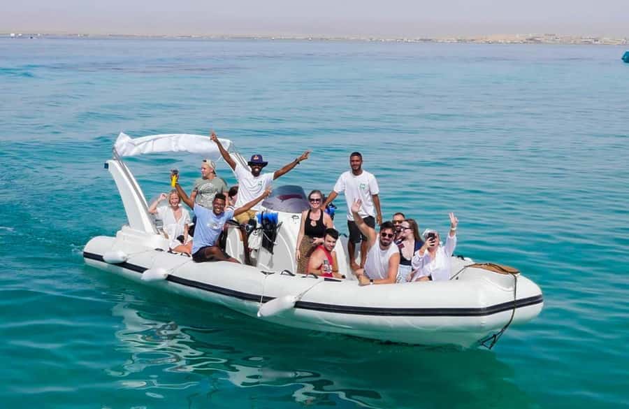 Hurghada: 6 Islands Tour with Dolphin Watching & Snorkelling - Juzur Abū Minqār and White Island sandbanks: the classic shallows shot