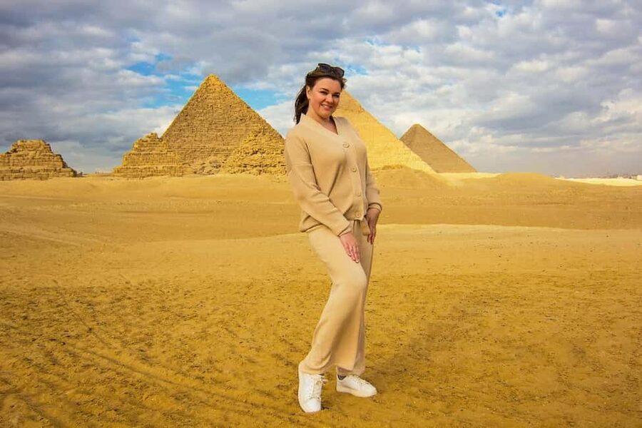 Hurghada: Cairo Pyramids, Sphinx & Egyptian Museum Day Trip - Lunch in Cairo: local food, and the view factor