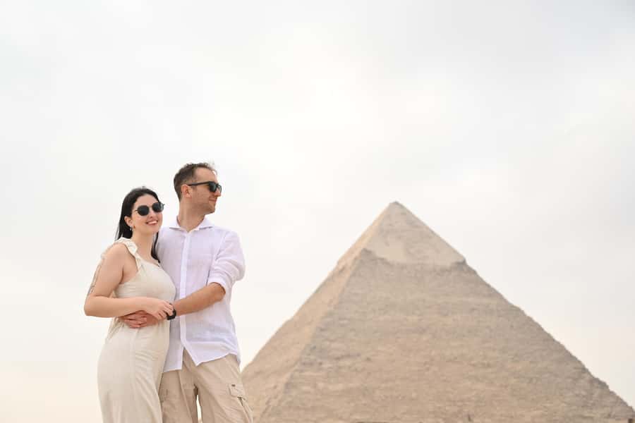 Hurghada Day Trip to Giza Pyramids, Sphinx, Museum and lunch - Inside the Pyramid and the Khafre Option