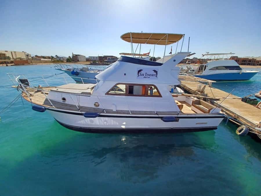 Hurghada: Elegance Yacht Cruise To Orange bay Island W lunch - A quick sense of the onboard service style