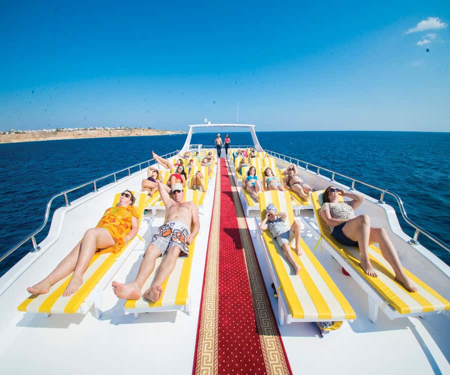 Hurghada: Elite vip snorkeling cruise with BBQ buffet lunch - Lunch on Board: BBQ Buffet, Hot Drinks, and Hygiene Standards