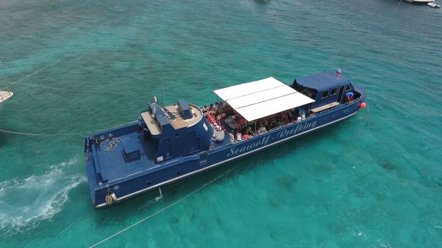 Hurghada: Empire Submarine Boat Trip with Snorkel and Drinks - What you’ll notice first on board