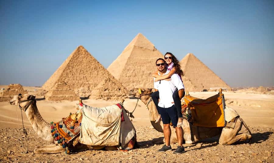 Hurghada: Giza Pyramids, Sphinx, Museum & Old Souq Day Trip - Giza Plateau first: Great Pyramid, Sphinx, and Valley Temple