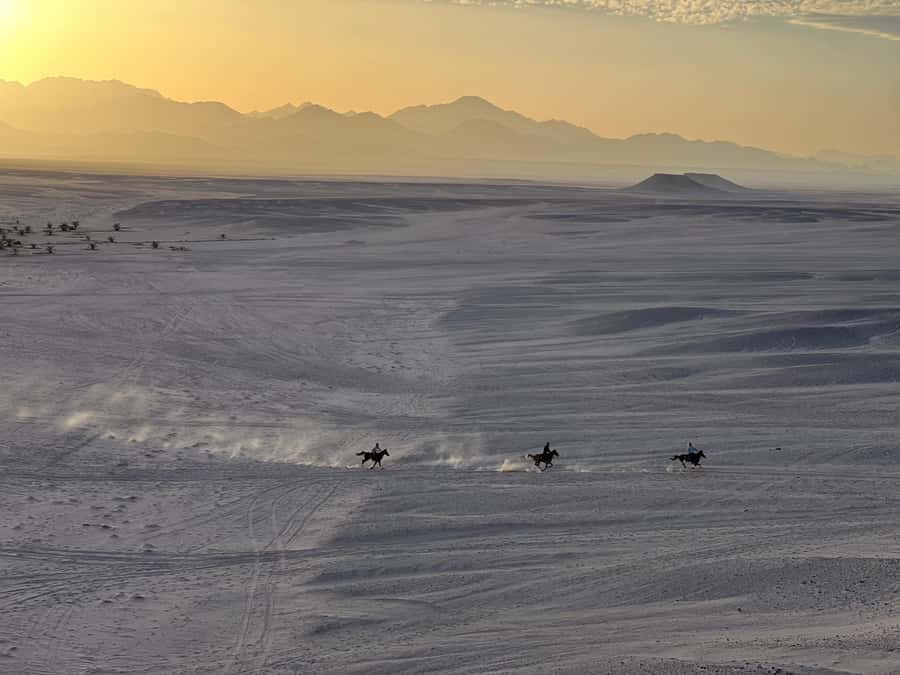 Hurghada: Horse Ride, BBQ Dinner, and Stargazing - The one-hour horse ride: sunset in desert valleys