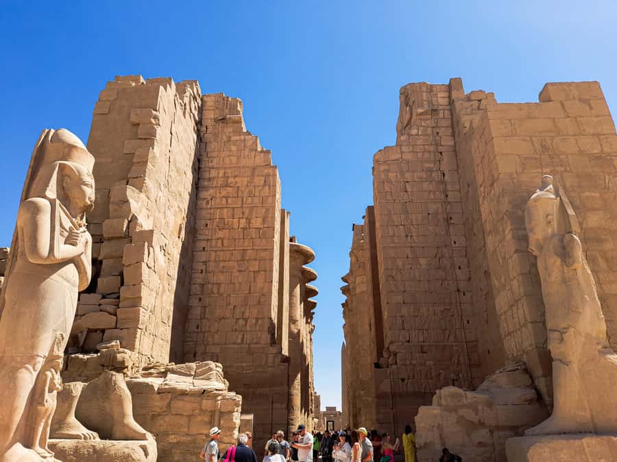 Hurghada: Luxor Highlights All-Inclusive Tour & Balloon Ride - Lunch in Luxor plus the small stuff you will thank yourself for