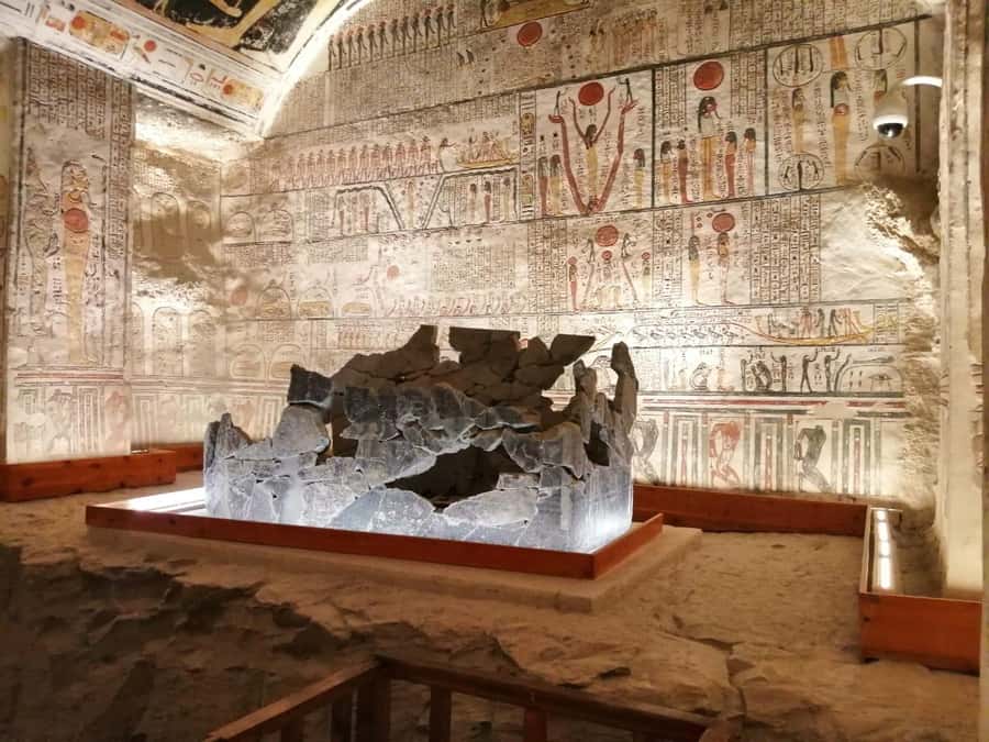 Hurghada: Luxor Highlights & King Tut Tomb Tour with Lunch - Lunch in a Local Restaurant: Fuel for the West Bank