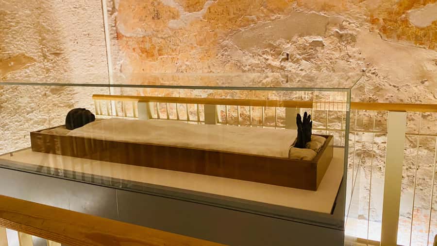 Hurghada: Luxor Tour with Valley of Kings, Karnak & Tut Tomb - Luxor Temple photo stop, quick orientation for your next steps