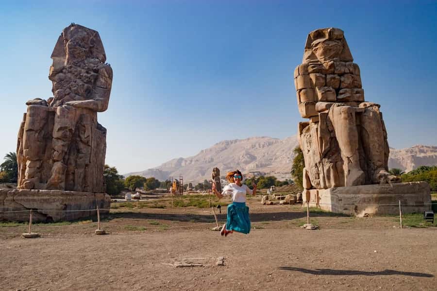 Hurghada: Luxor Tour with Valley of Kings, Karnak & Tut Tomb - Colossi of Memnon, a quick stop with a big payoff