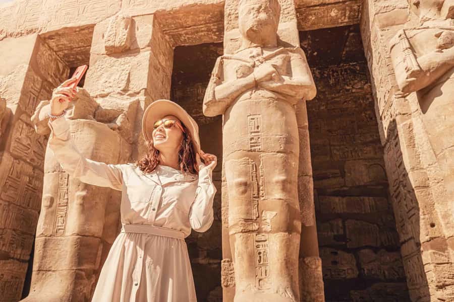 Hurghada: Luxor Tour with Valley of Kings, Karnak & Tut Tomb - Lunch in Luxor, water included, drinks not