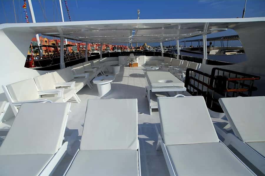 Hurghada: Orange & Giftun Island Cruise with Massage & Lunch - Snorkeling at Giftun and the Other Reef Stop: Where the Magic Happens
