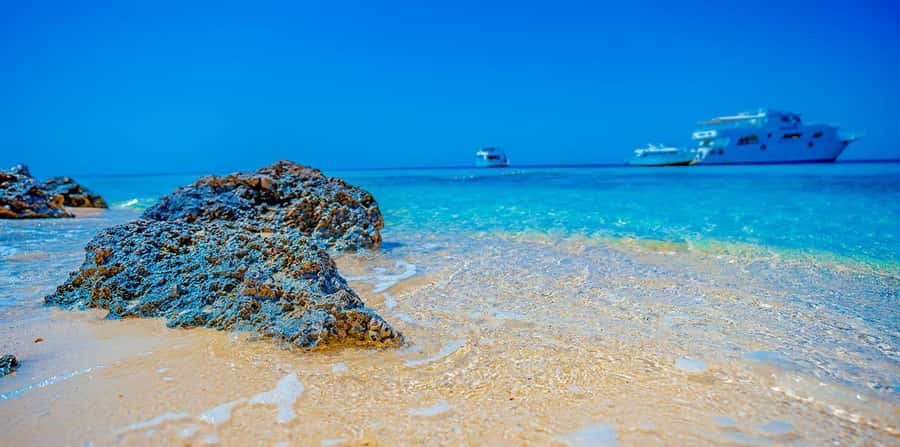 Hurghada: Paradise Island Yacht Cruise, Lunch & Snorkeling - Who should book this, and who should skip it