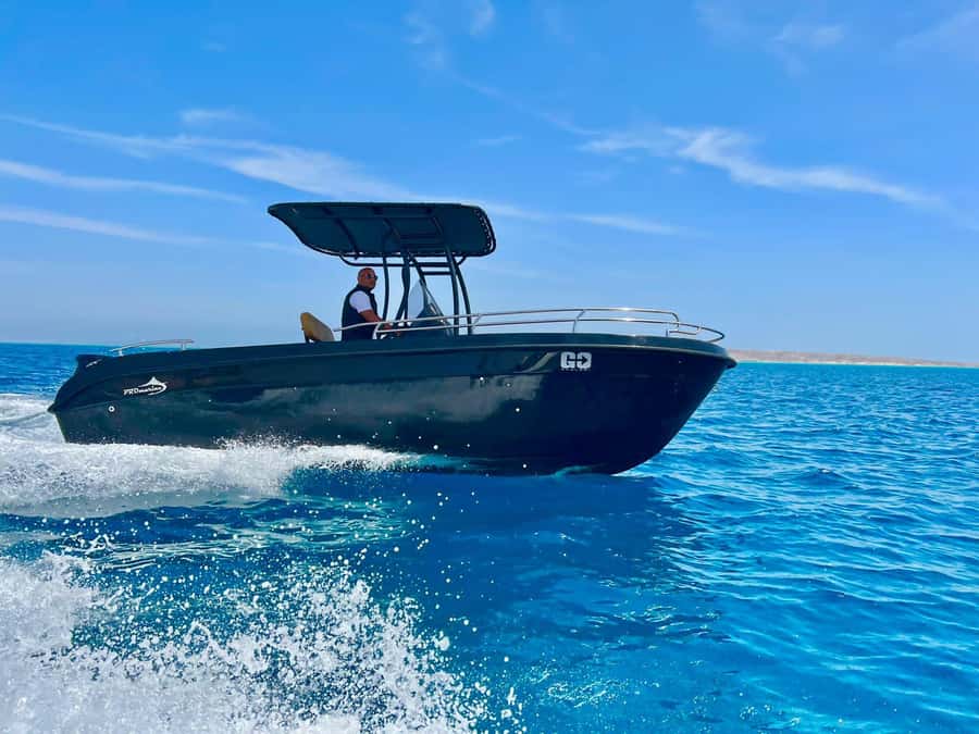 Hurghada: Private Speedboat Adventure with Snacks & Pick-up - Snorkeling that feels guided, not chaotic