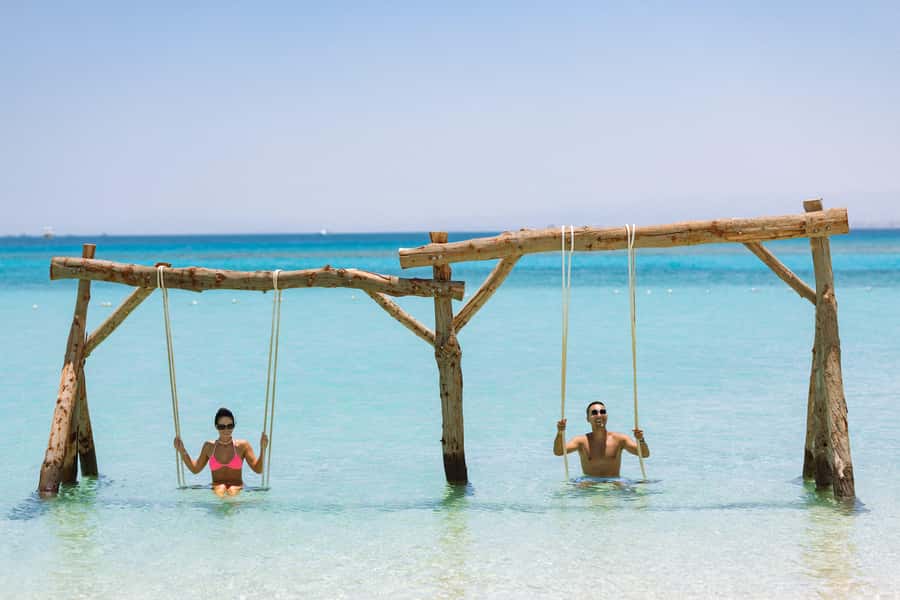 Hurghada: Sunset Hula Hula Island W/ Snorkeling & Lunch - Guides and crew: what makes the difference on day trips