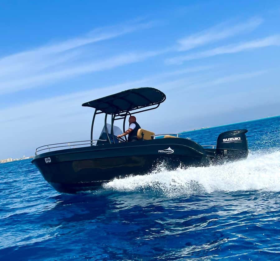 Hurghada: White Island Speedboat Tour, Snorkeling, & Lunch - The marina to the open water ride, what that actually feels like