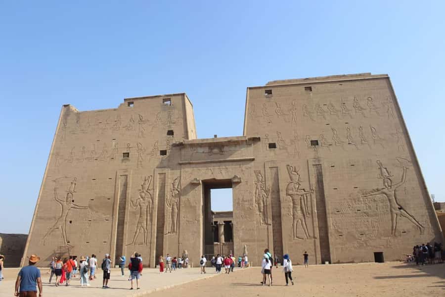 Luxor: 4 Days Nile Cruise with Guided Tours & Abu Simbel - Edfu by horse and carriage, then Kom Ombo at sunset