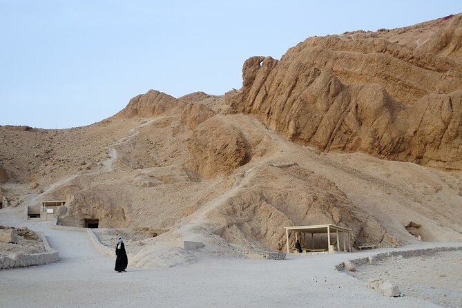 Luxor Day Tour: Explore Valley of Kings, Queens, Hatshepsut& More - Medinet Habu Temple, Ramses III and the real engine of the city