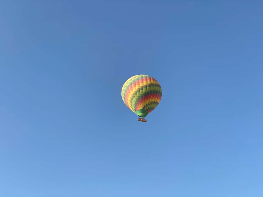 Luxor: Hot Air Balloon Ride over the Valley of the Kings - The landing in an empty field: smooth feet, clear instructions