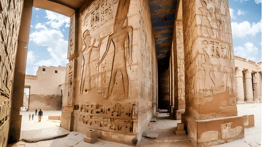Luxor: Medinet Habu, Deir el-Medina & Valley of Queens Tour - Medinet Habu: Ramesses III and a temple scale you can feel
