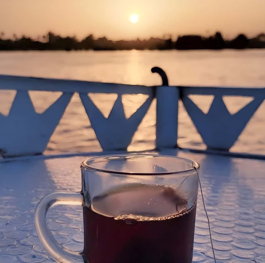 Luxor: Nile River Private Sunset Felucca Ride - Boarding the Felucca: What the First Minutes Feel Like