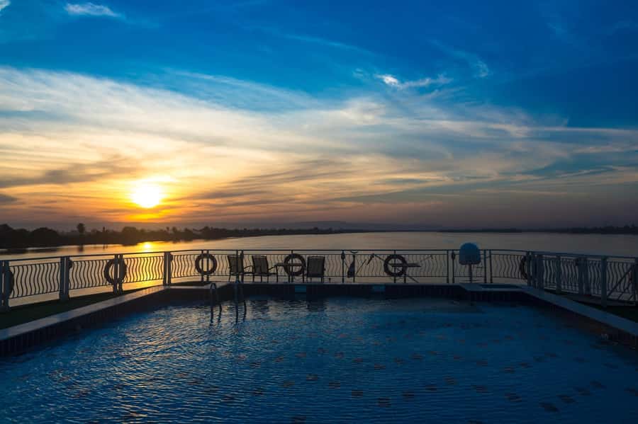 Luxor: One-night Nile Cruise to Aswan with Transfer - Day 1 timing: pickup at about 11am, then lunch and dinner on board