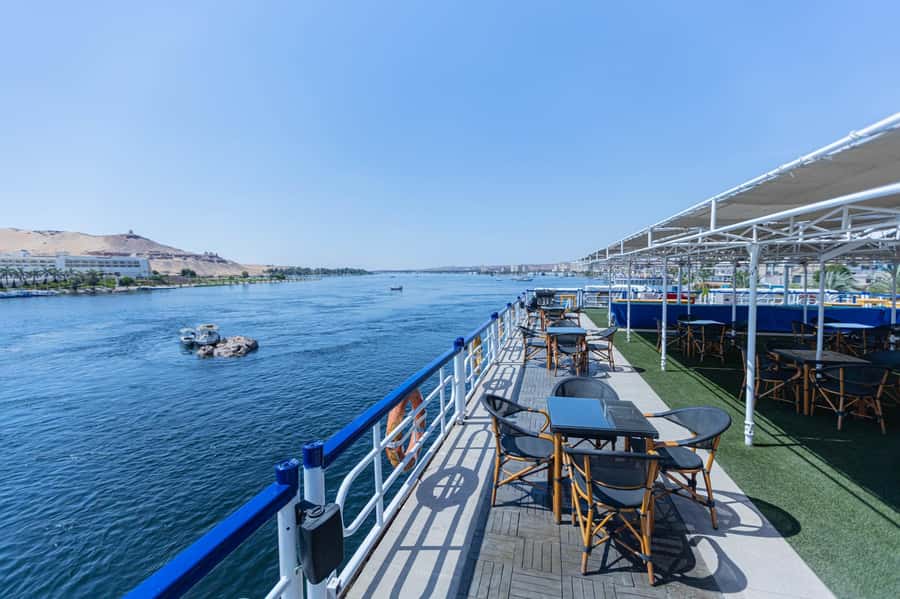 Luxor: One-night Nile Cruise to Aswan with Transfer - Day 2: luggage handled, breakfast included, and pool time before Aswan