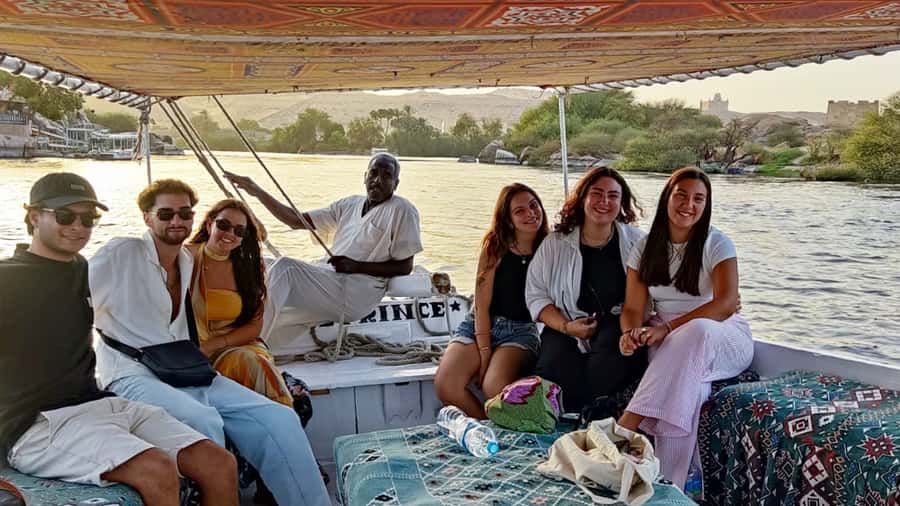 Luxor: Private Felucca Ride with Panoramic Nile Views - Sunset option: when the light turns the river into a mood