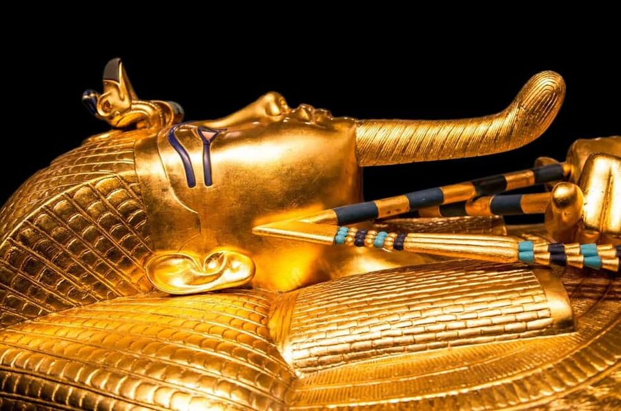 Luxor: Private Full-Day Customized Tour With Carriage Ride - The free horse carriage ride: Luxor streets, not just monuments
