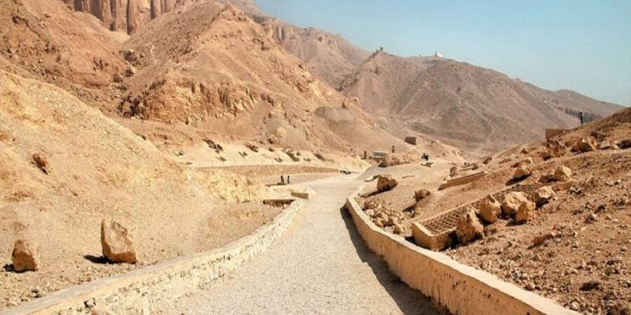 Luxor: West Bank Kings and Queens All-Inclusive Tour & Lunch - Valley of the Queens: where Nefertari’s tomb can steal the day