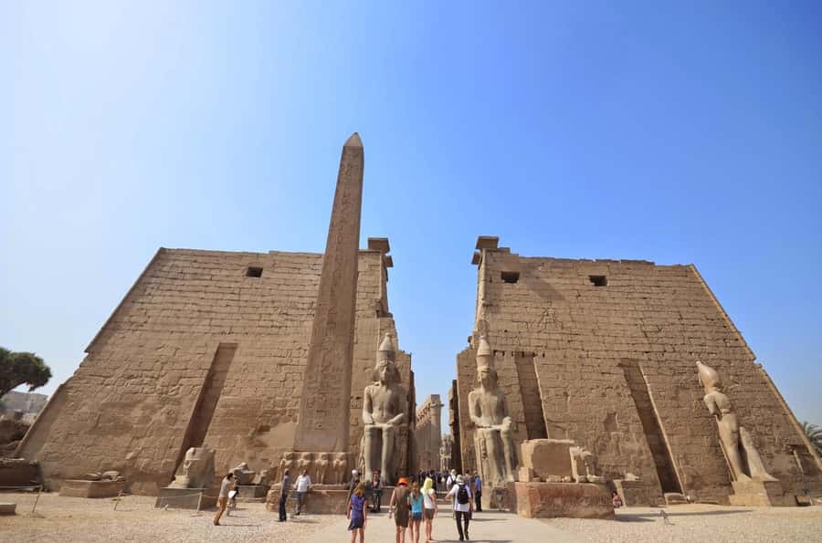 Luxor: West & East Banks & Tut's Tomb Private Full-Day Tour - Valley of the Queens: Queens, Princesses, and More Breathing Room