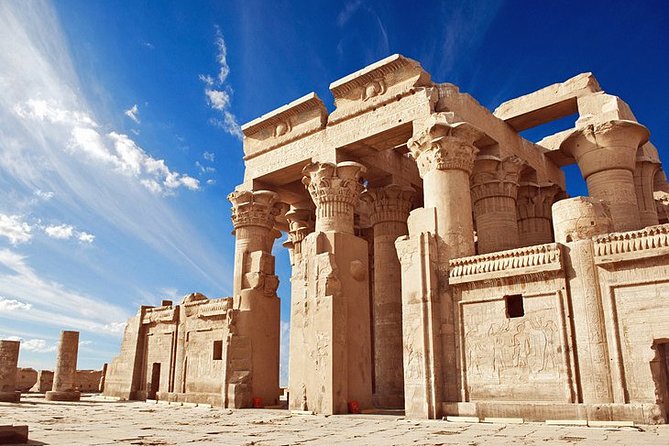 Luxury 4-Day 3-Night Nile Cruise from Aswan to Luxor - Day 2 Kom Ombo and Edfu: Horus the Elder, Sobek, and a Galabya night