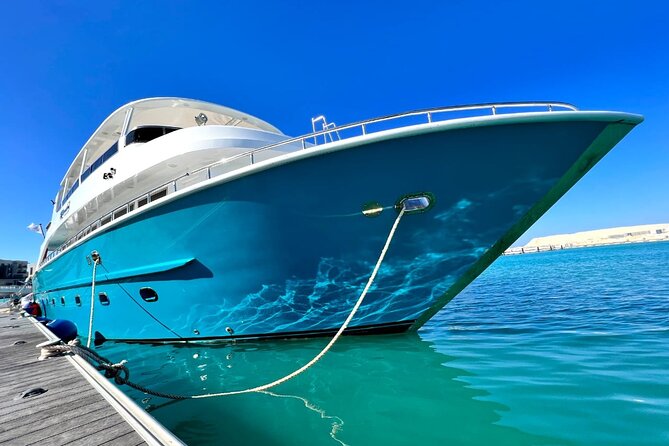 Luxury Cruise inc. Snorkeling/Massage/Island/water sport & Lunch - The crew and guides: where the comfort comes from