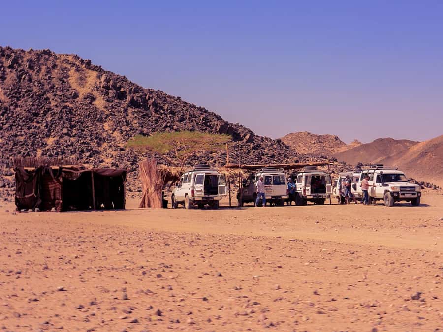 Makadi Bay: Jeep Safari Adventure with Bedouin guide - Bedouin camp in the middle of the evening plan