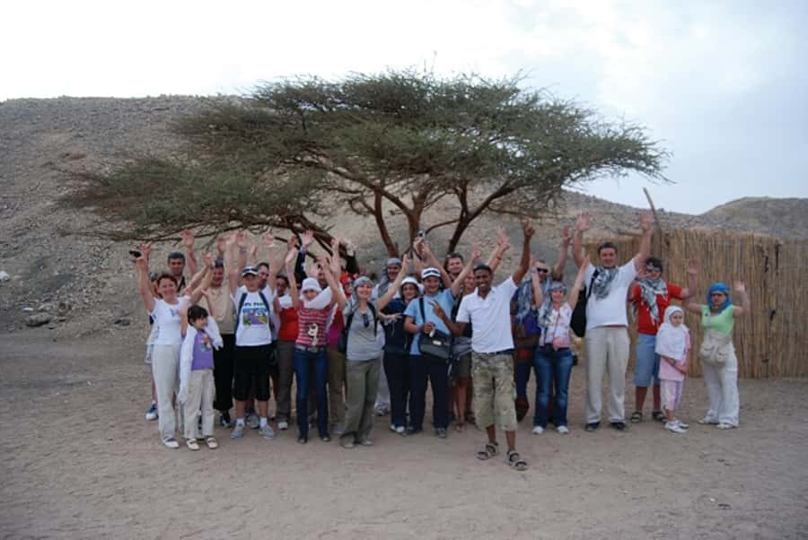 Makadi Bay: Jeep Safari Adventure with Bedouin guide - Dinner, show, and the photography upsell you should plan for